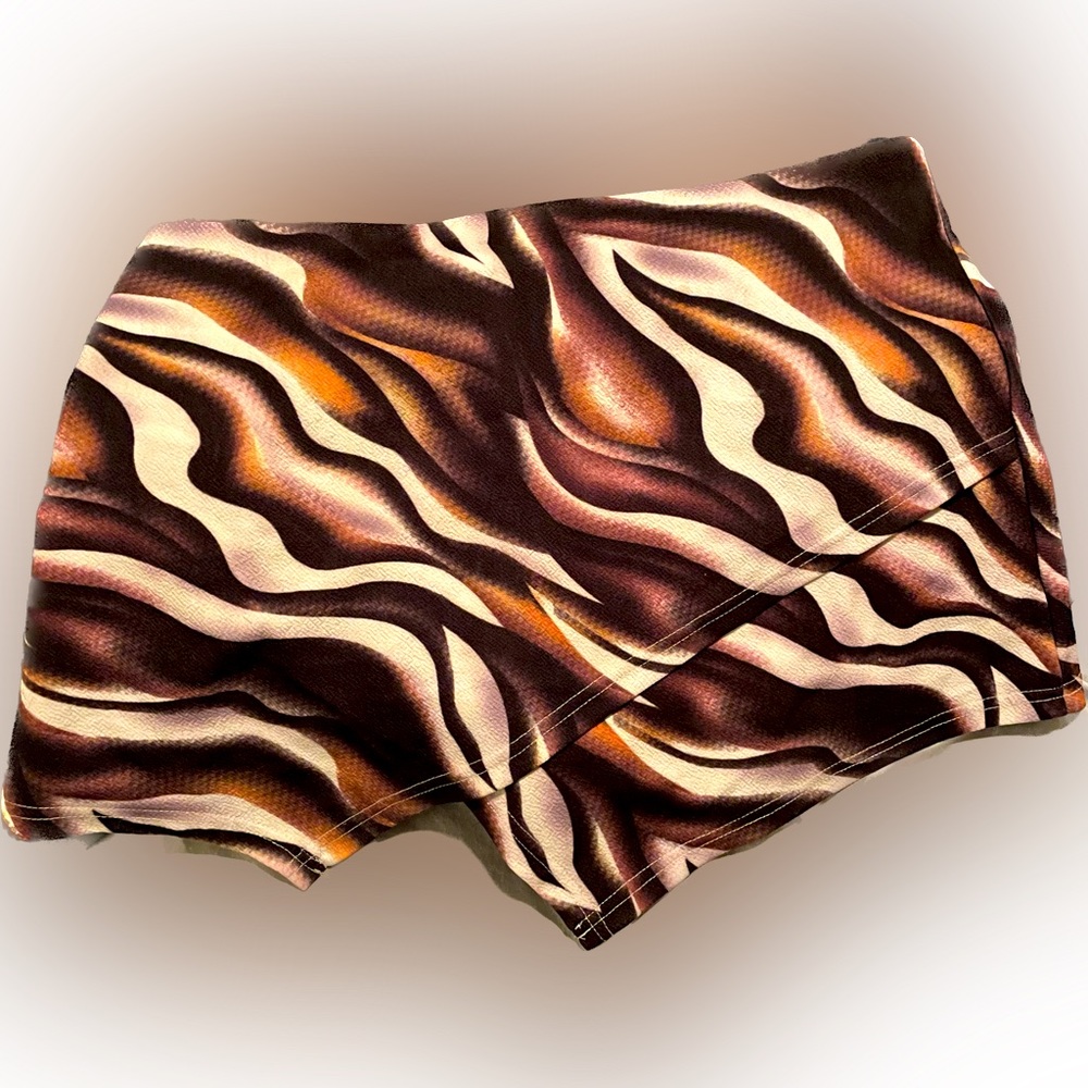 Stylish short skort 1XL
